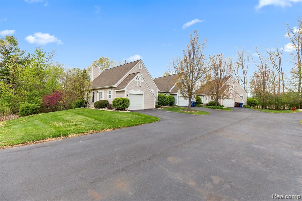 1667 GOLDEN Lane, Ypsilanti, MI 48198 — Photo 32