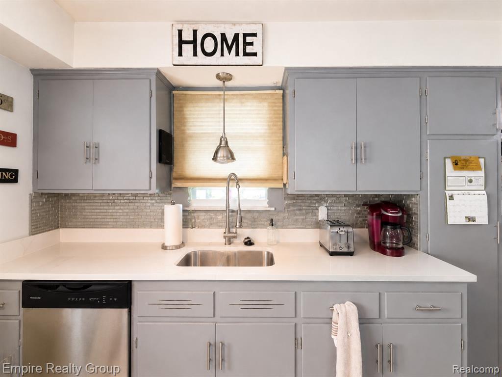 17300 Buckingham Avenue, Beverly Hills, MI 48025 — Photo 14