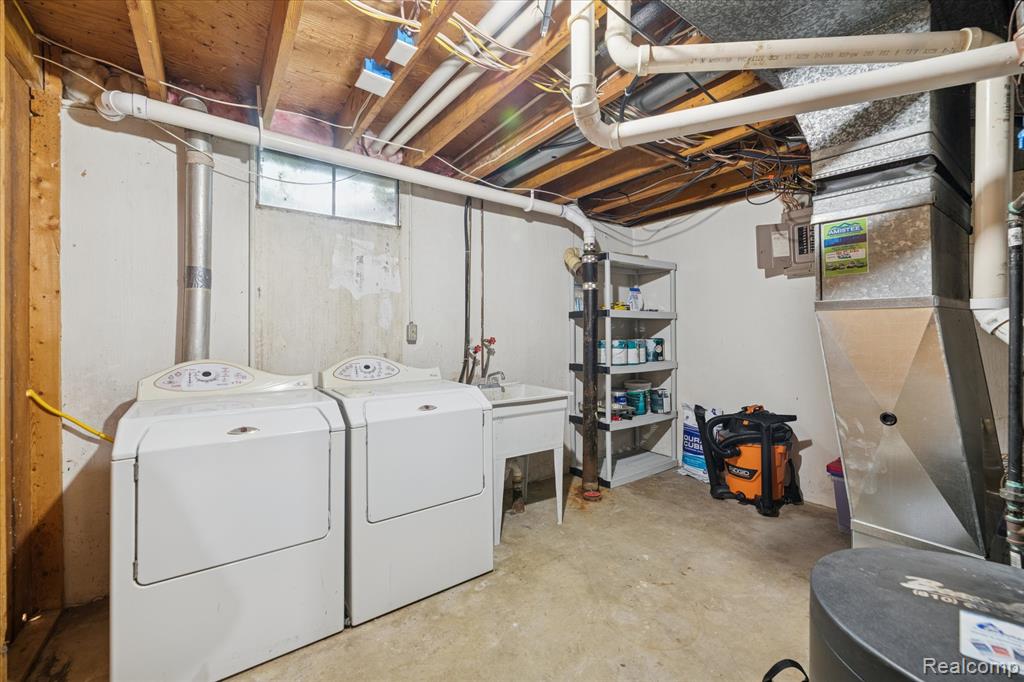 1283 Woodnoll Drive, Flint, MI 48507 — Photo 39