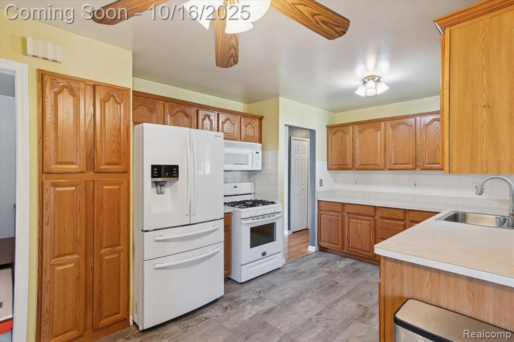 6439 Huntleigh Street, Garden City, MI — Photo 12