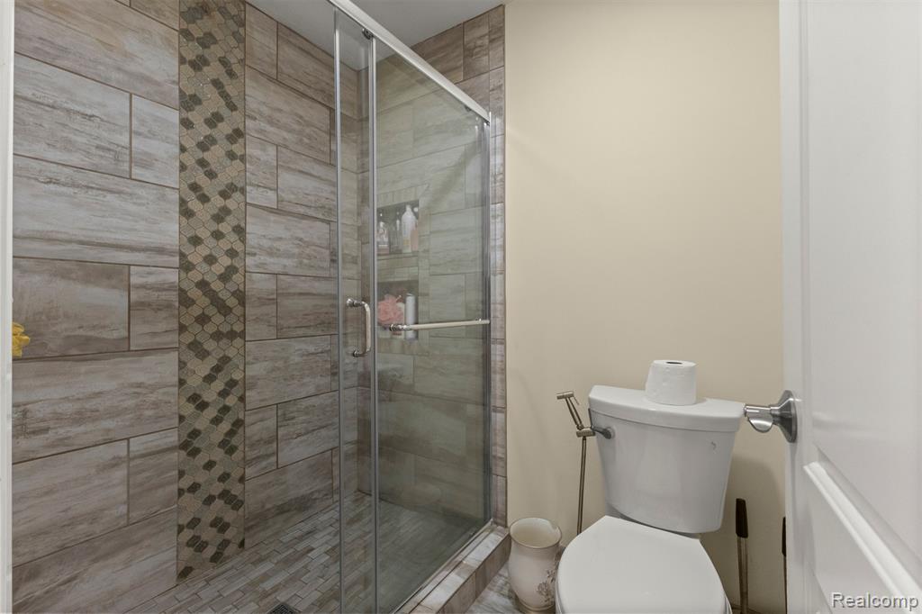 3011 Lindenwood Drive, Dearborn, MI 48120 — Photo 28