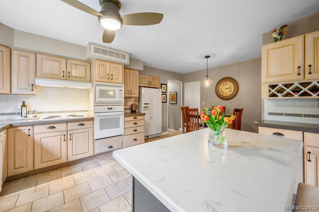 41988 BAINTREE Circle, Northville, MI 48168 — Photo 17