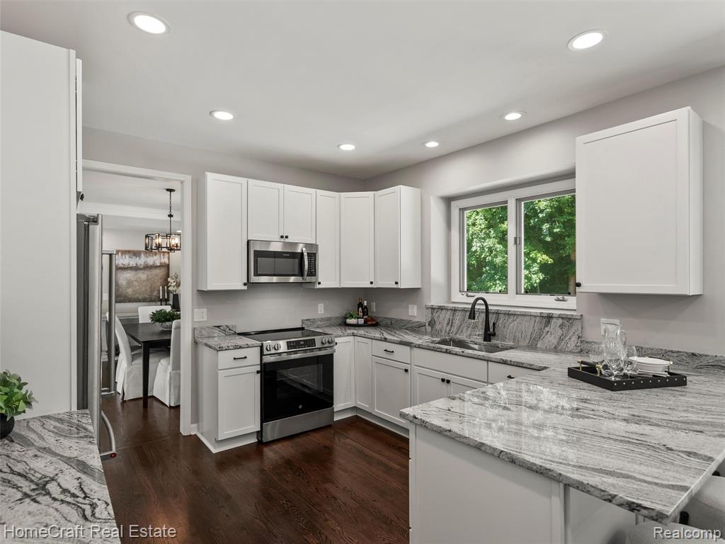 6807 SUNSET Drive, South Lyon, MI 48178 — Photo 10