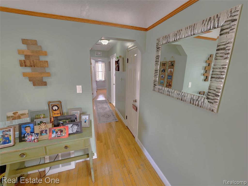 759 Chippewa Street, Mount Clemens, MI 48043 — Photo 9