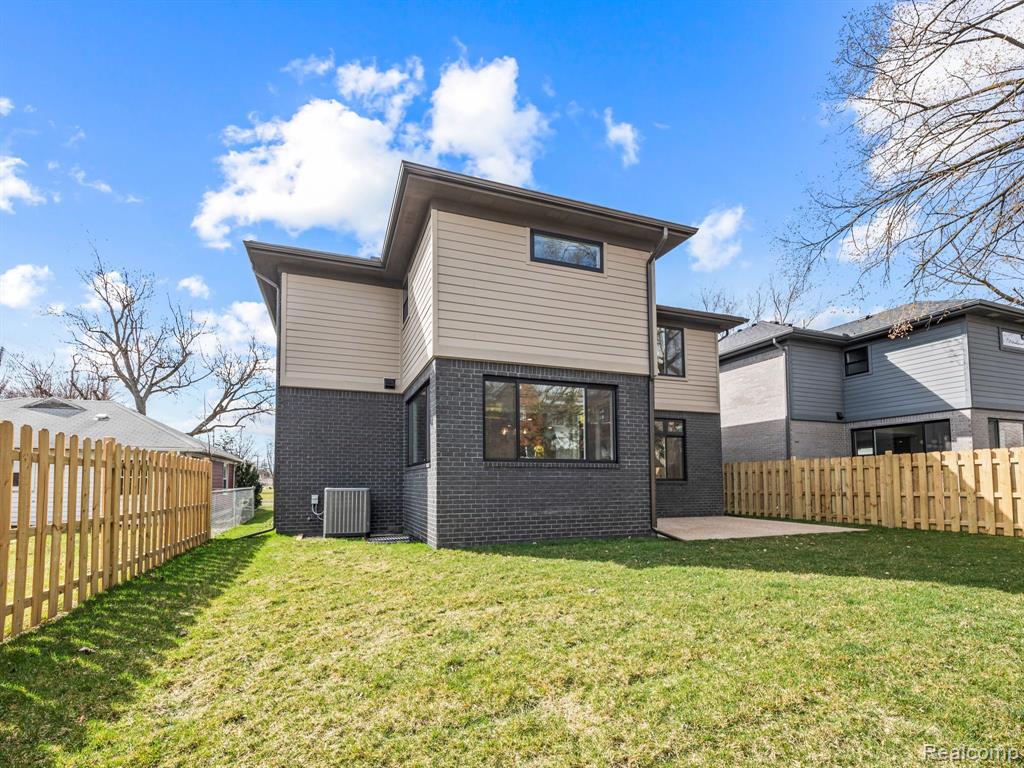 4304 MANDALAY Avenue, Royal Oak, MI 48073 — Photo 3