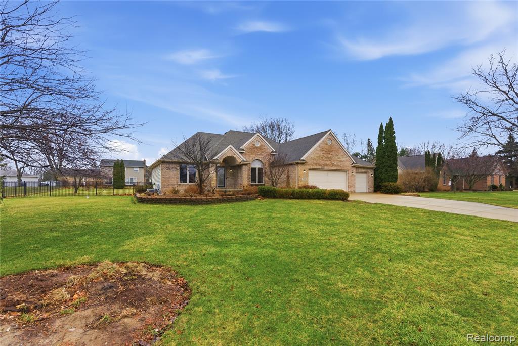 7095 Elmwood Drive, Grand Blanc, MI 48439 — Photo 4