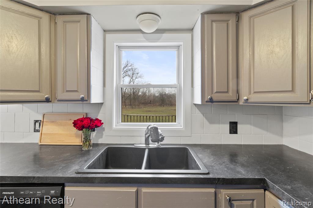 3053 Eastgate Street, Burton, MI 48519 — Photo 8