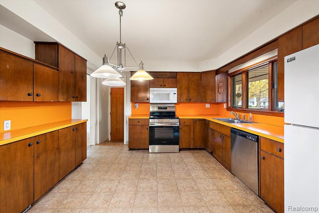 17455 Kinross Avenue, Beverly Hills, MI 48025 — Photo 14