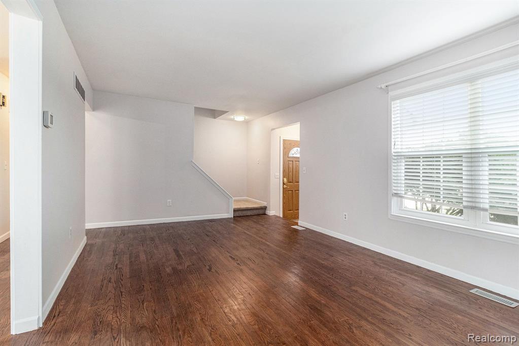 43461 Stuart Ct, Canton, MI 48187 — Photo 5
