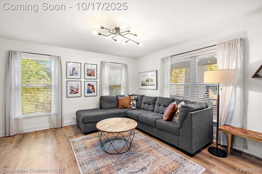 3076 Pridham Street, Keego Harbor, MI 48320 — Photo 10