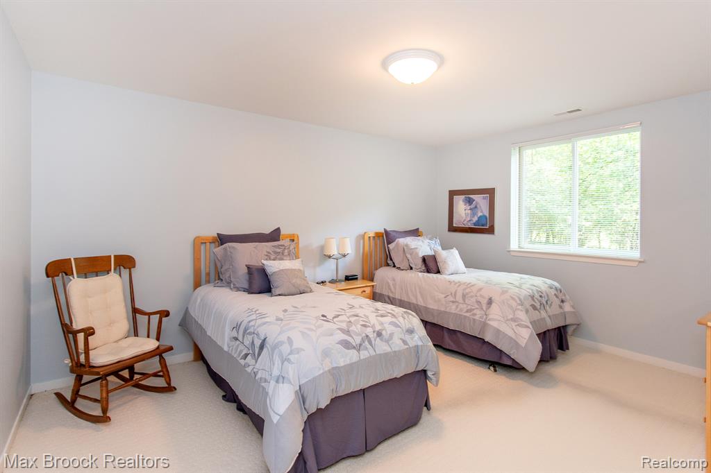6524 Pleasant Lake Court, West Bloomfield, MI — Photo 54