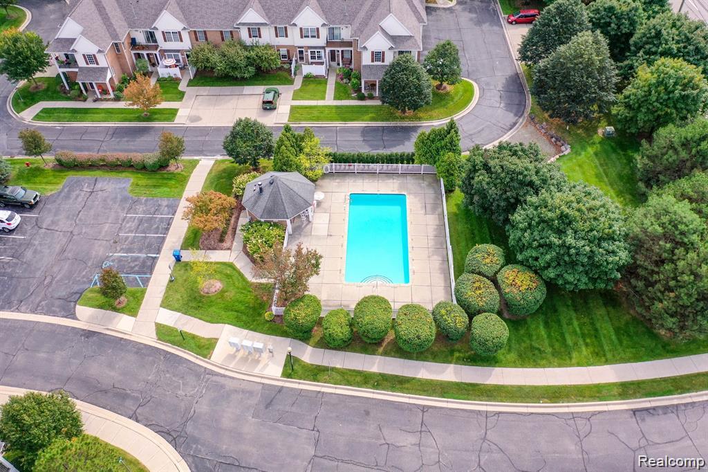 731 Amberly Drive, C, Waterford, MI 48328 — Photo 32