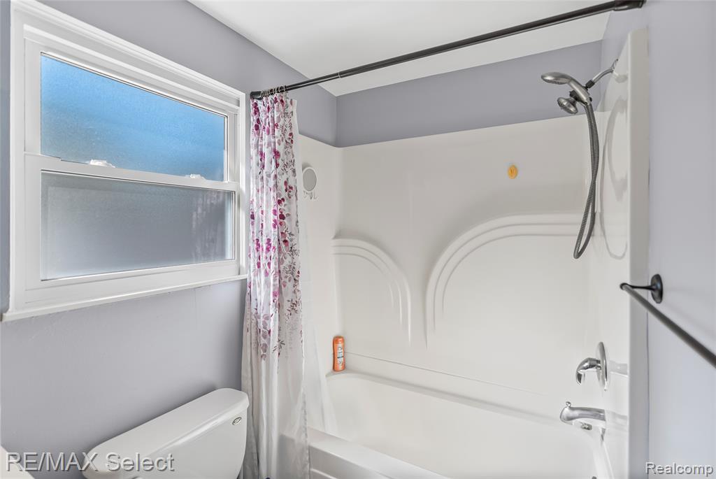 445 Bellewood Drive, Flushing, MI 48433 — Photo 10