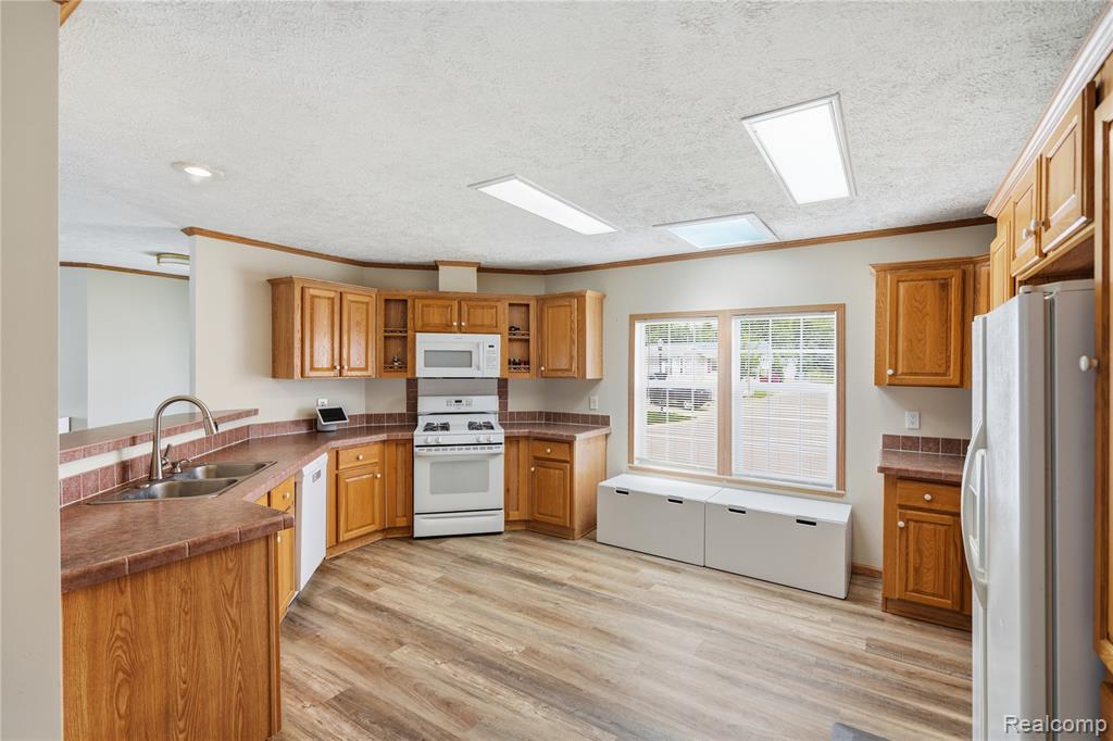 11078 Stony River Court, 522, South Lyon, MI 48178 — Photo 2