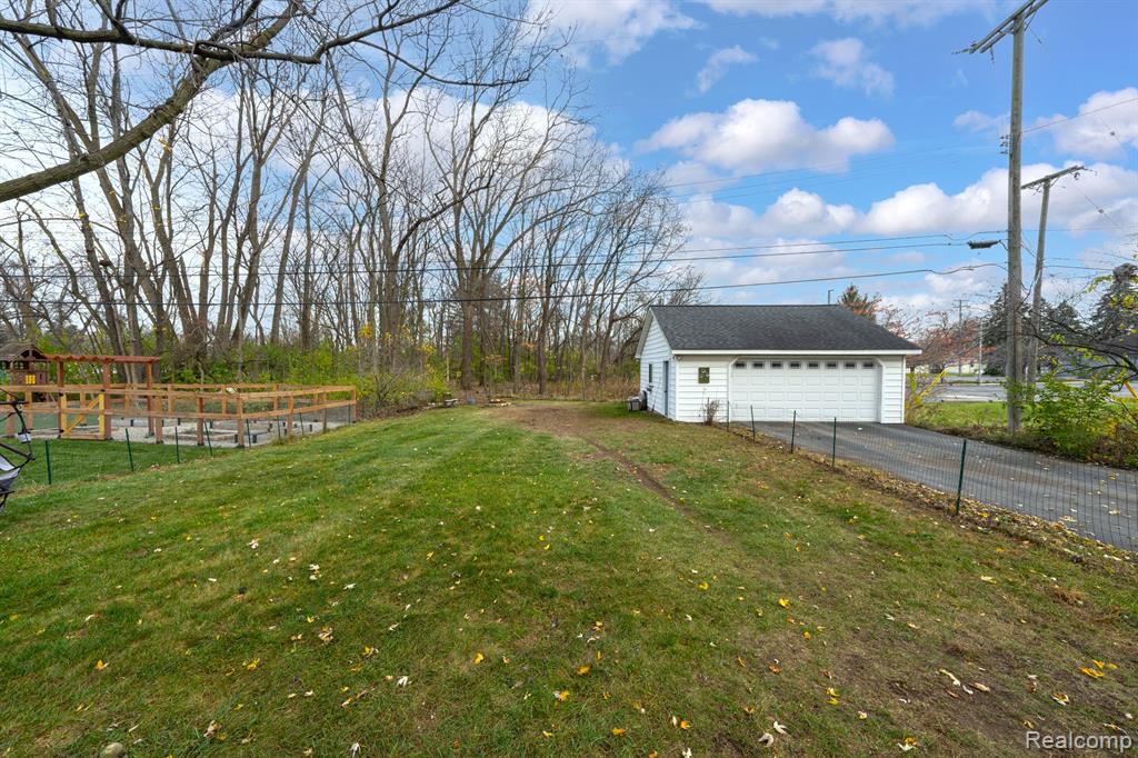 15410 Marilyn Avenue, Plymouth, MI 48170 — Photo 31