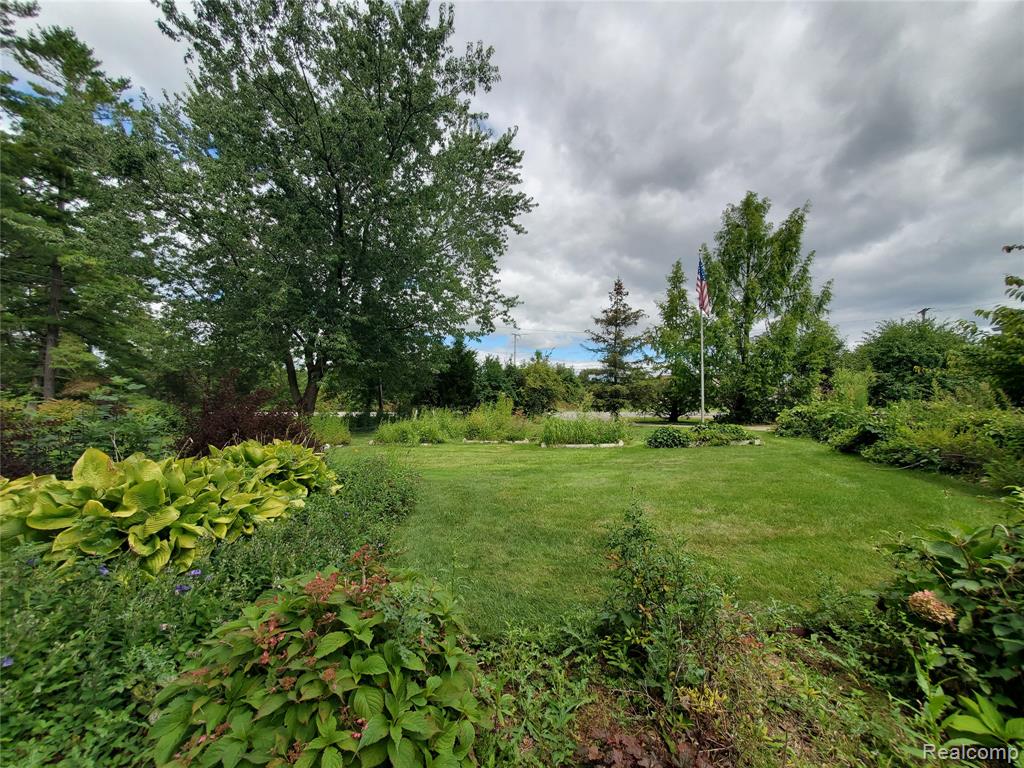 8276 Appleway Drive, Grand Blanc, MI 48439 — Photo 7