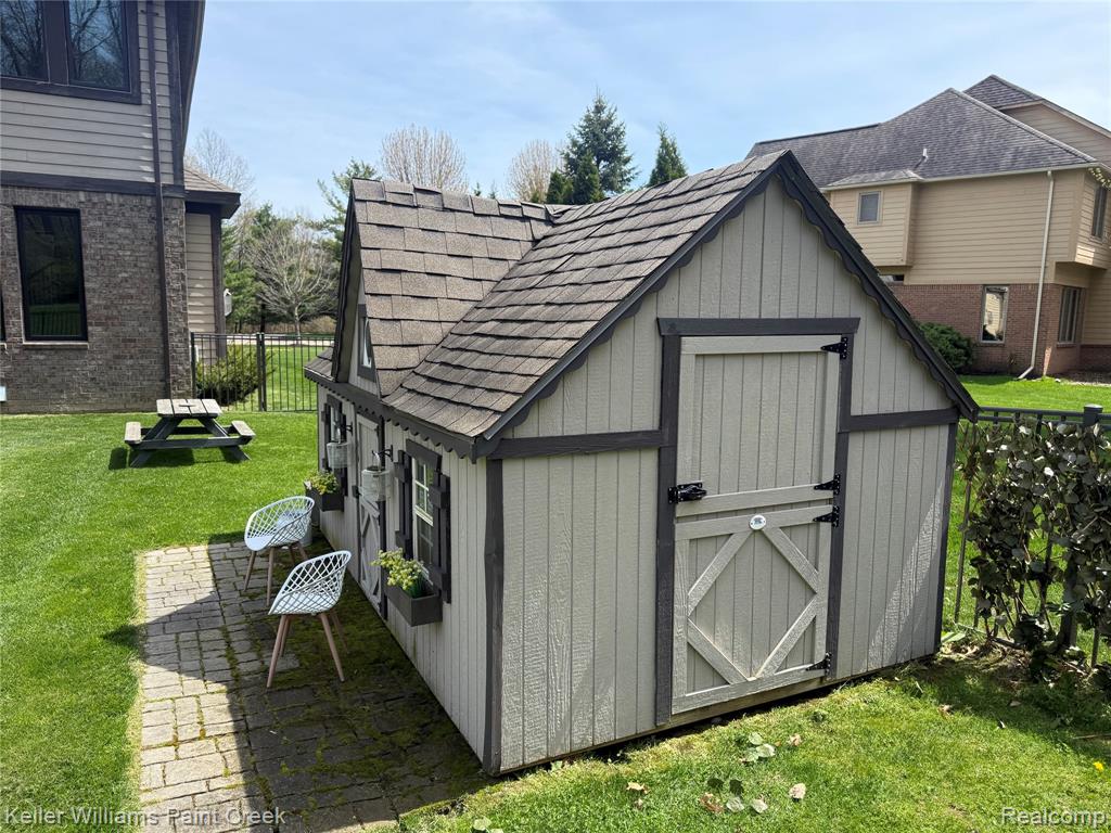 8135 Pine Knob Meadows Drive, Clarkston, MI 48348 — Photo 65