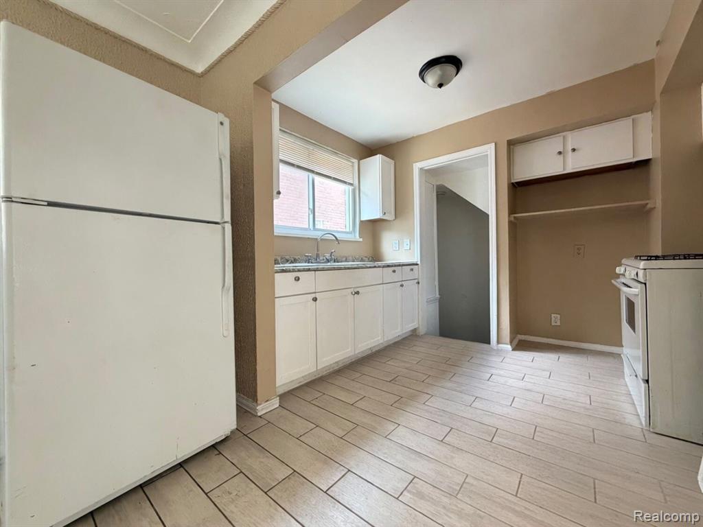 8260 COYLE Street, Detroit, MI 48228 — Photo 23