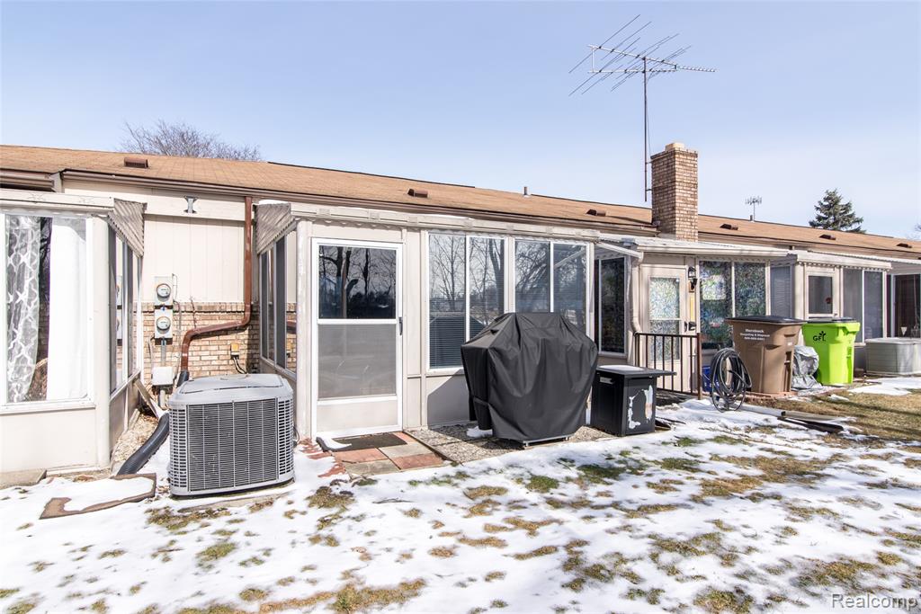 61047 Heritage Blvd, South Lyon, MI 48178 — Photo 5