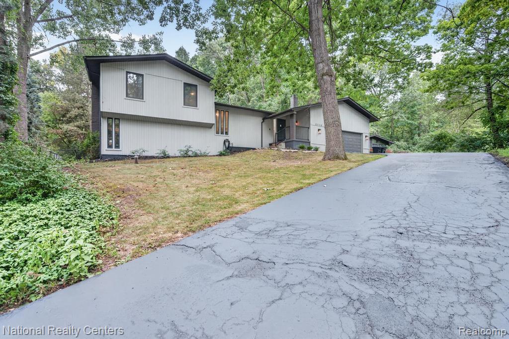 8928 Minne Wanna Road, Clarkston, MI 48348
