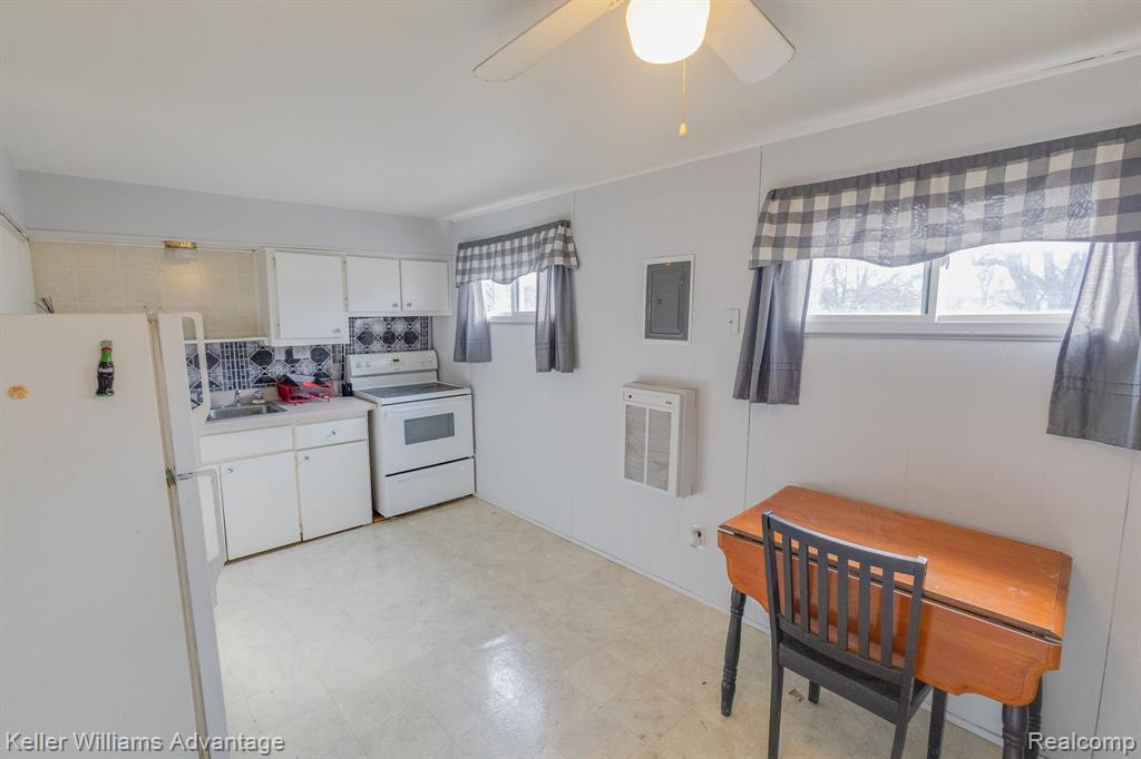 4104 Mayfair Street, Dearborn Heights, MI 48125 — Photo 21
