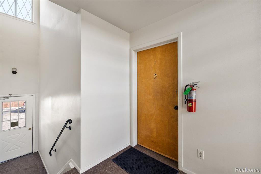 8270 CRESTVIEW Drive, C7, Sterling Heights, MI 48312 — Photo 27