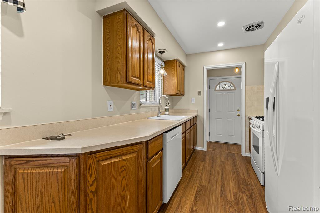 7420 COLONIAL Street, Dearborn Heights, MI 48127 — Photo 10