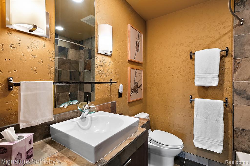7357 LINDENMERE Drive, Bloomfield Hills, MI 48301 — Photo 40
