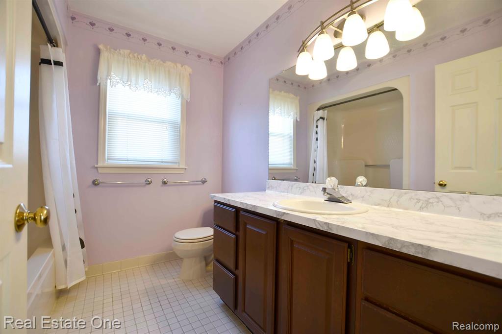685 ESSEX Drive, Rochester Hills, MI 48307 — Photo 22