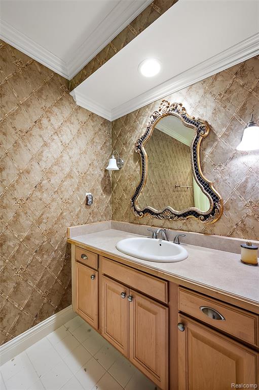 5744 Lochmoor Court, Rochester, MI 48306 — Photo 58