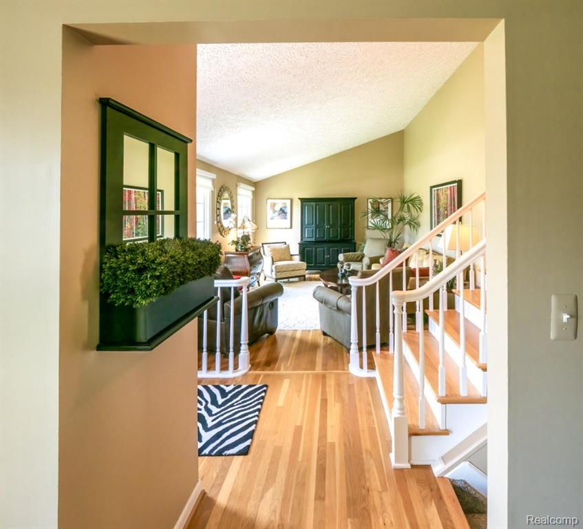4923 Dusk Drive, Utica, MI 48316 — Photo 9