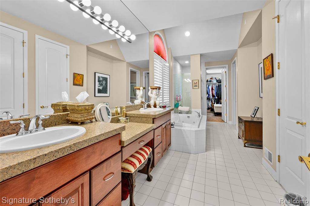 5375 Pembrooke Crossing Court, West Bloomfield, MI — Photo 19