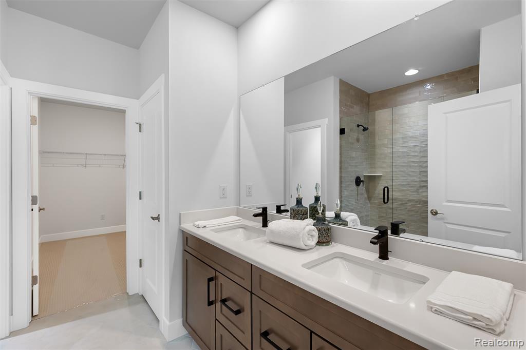 5332 Trail Vista Dr, West Bloomfield, MI 48323 — Photo 21