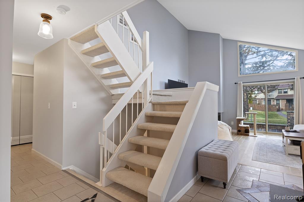 1561 S HILL Boulevard, Bloomfield Hills, MI 48304 — Photo 14