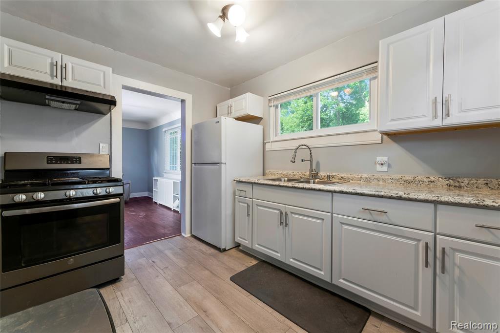 18746 Glenhurst Street, Detroit, MI 48219 — Photo 14