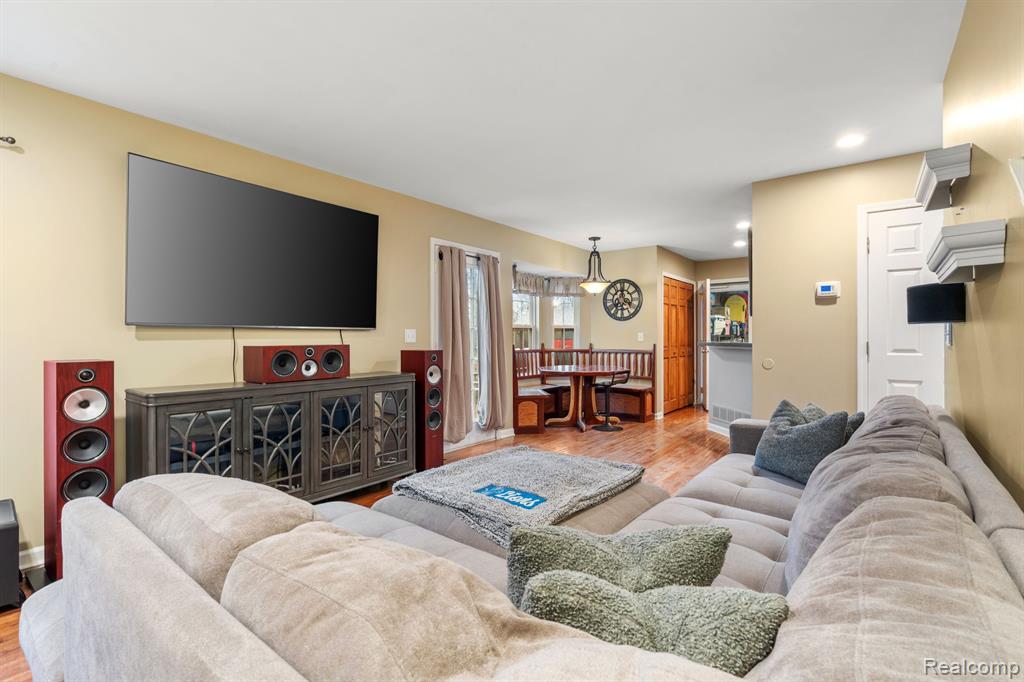 733 W Woodside Avenue, Madison Heights, MI 48071 — Photo 12