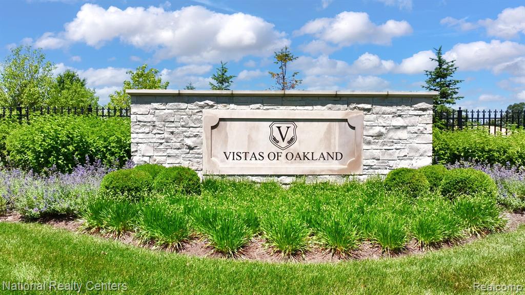 1655 Vista Drive W, Oakland, MI