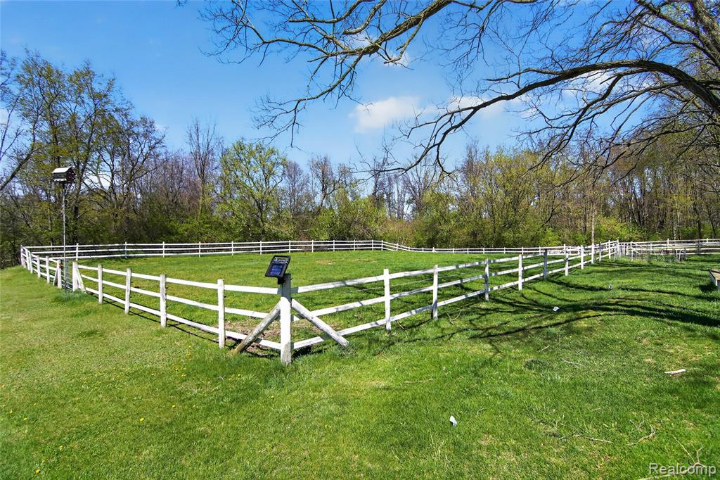 7233 Hague Avenue, Jackson, MI 49201 — Photo 31