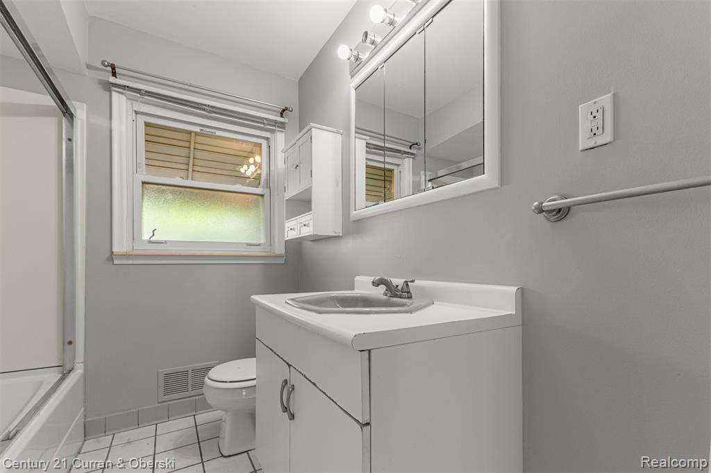 8821 Royal Grand, Redford, MI 48239 — Photo 10