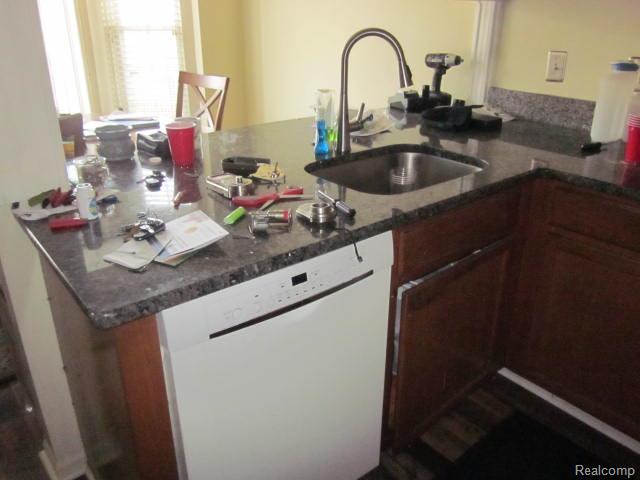 7471 N Kingston Court, Westland, MI — Photo 5