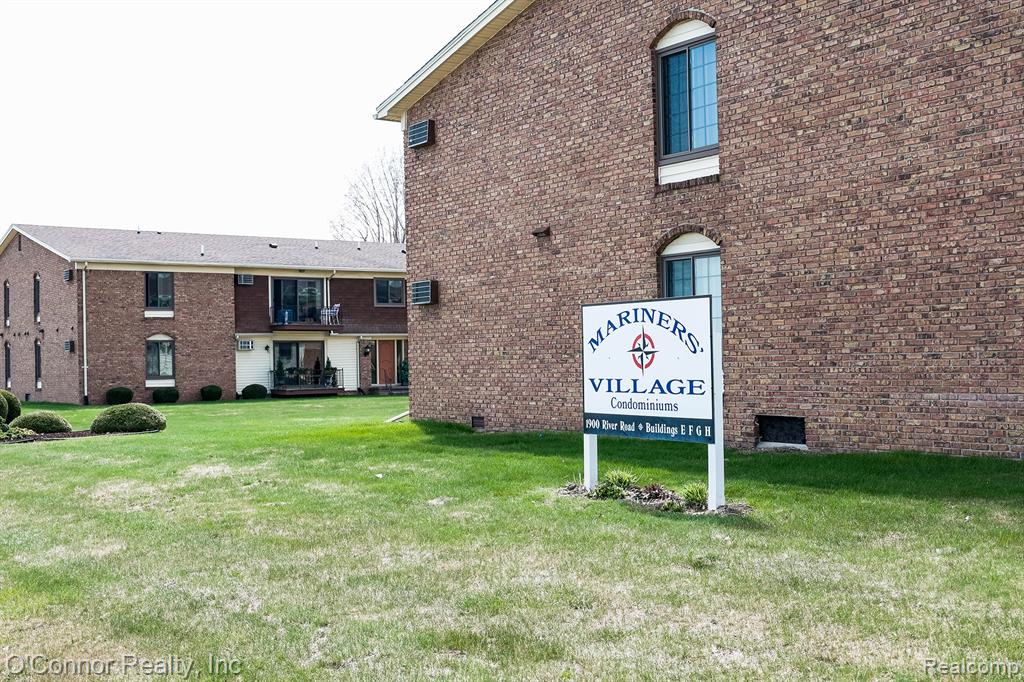 1900 River Road, E 2, Marysville, MI 48040 — Photo 2