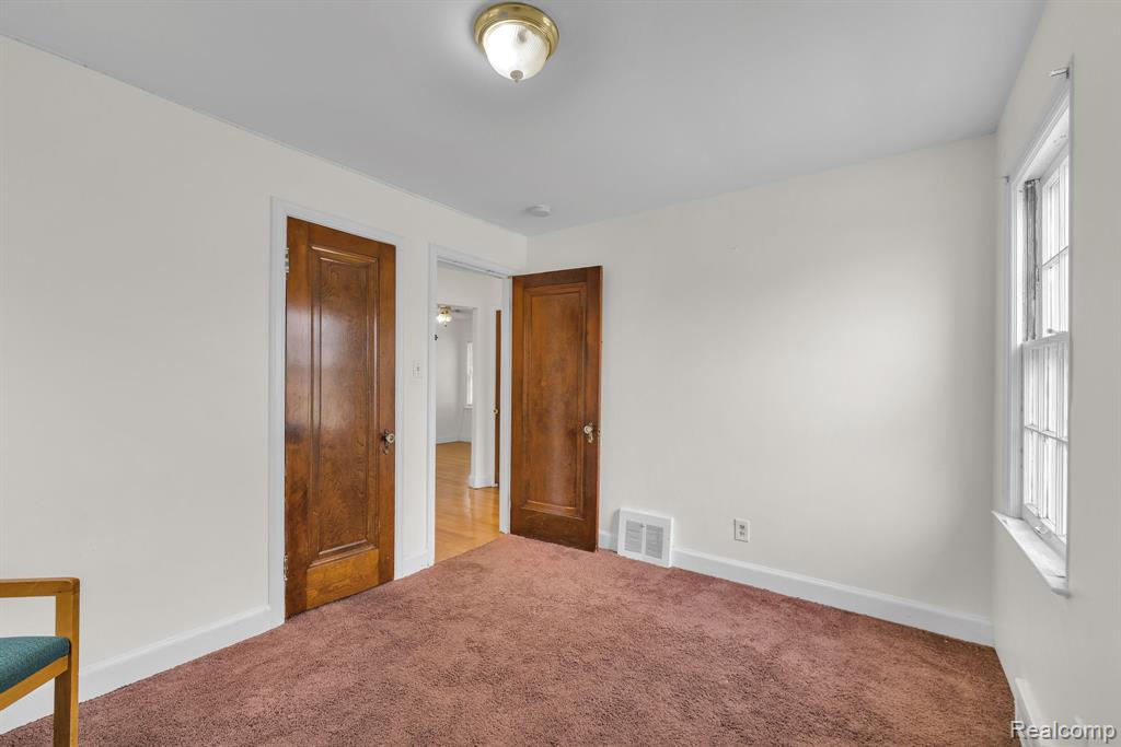 6120 MIDDLESEX Street, Dearborn, MI 48126 — Photo 17