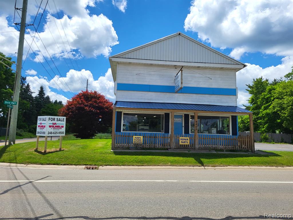 9405 Dixie Highway, Clarkston, MI 48348