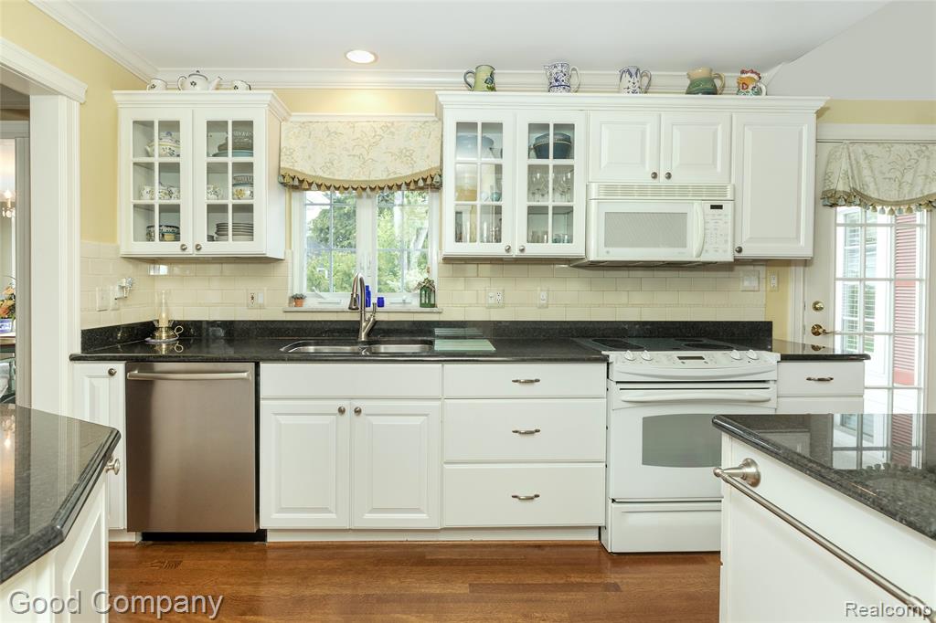 32291 Verona Circle, Beverly Hills, MI 48025 — Photo 13
