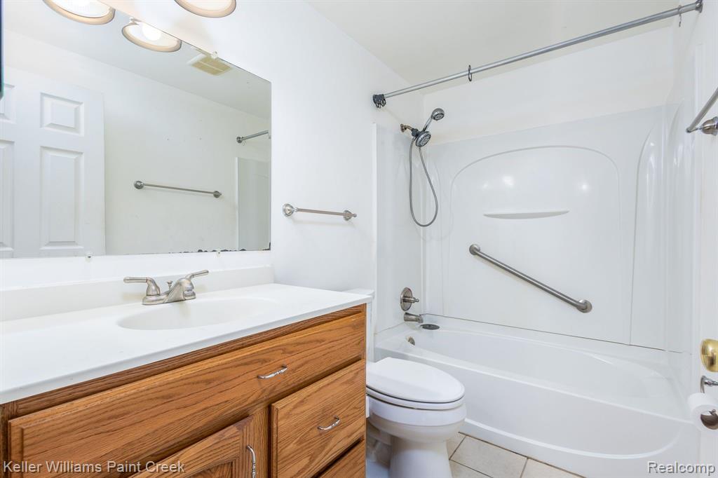 45598 BIRCHCREST Street, Utica, MI 48317 — Photo 13