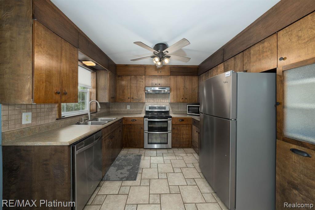 303 BRISTOL Street S, Almont, MI 48003 — Photo 17