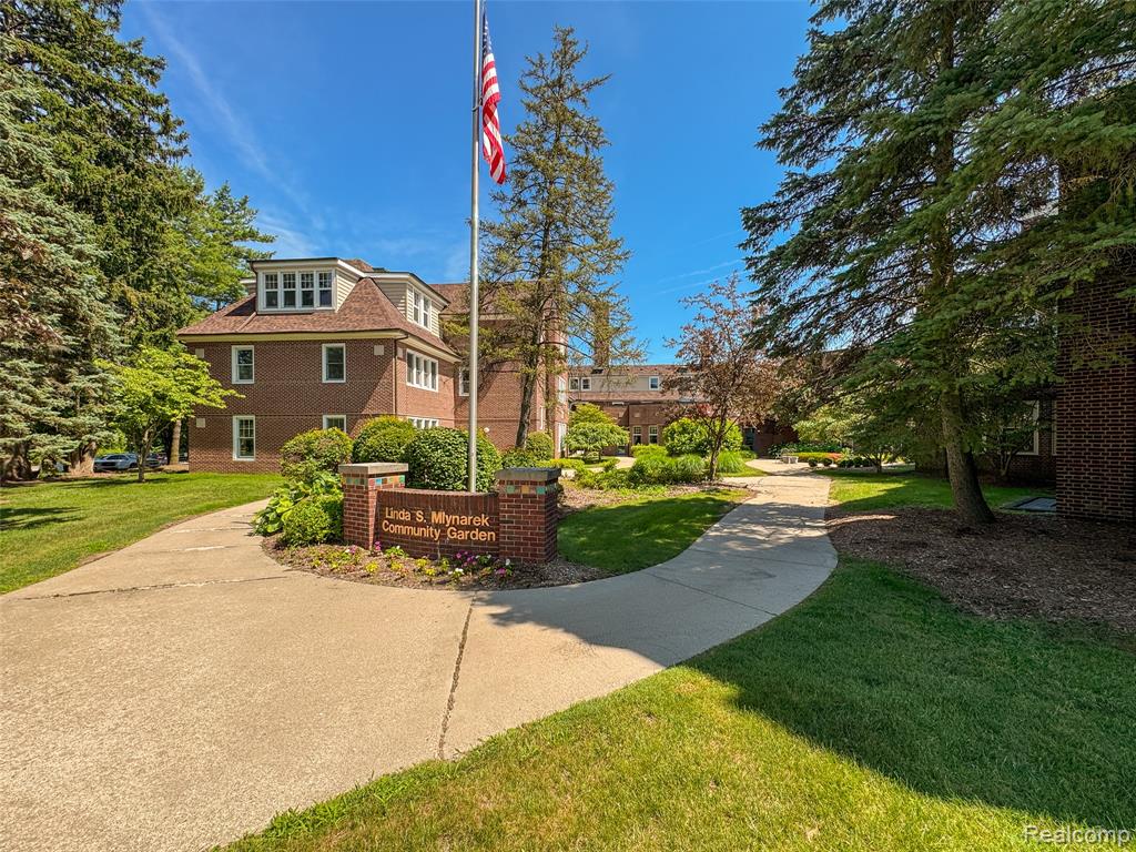 21425 Archwood Circle, Farmington Hills, MI 48336 — Photo 37