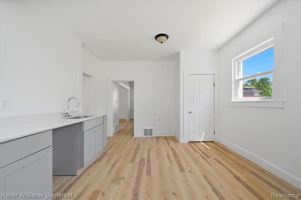 693 Calvert Street, Detroit, MI 48202 — Photo 17