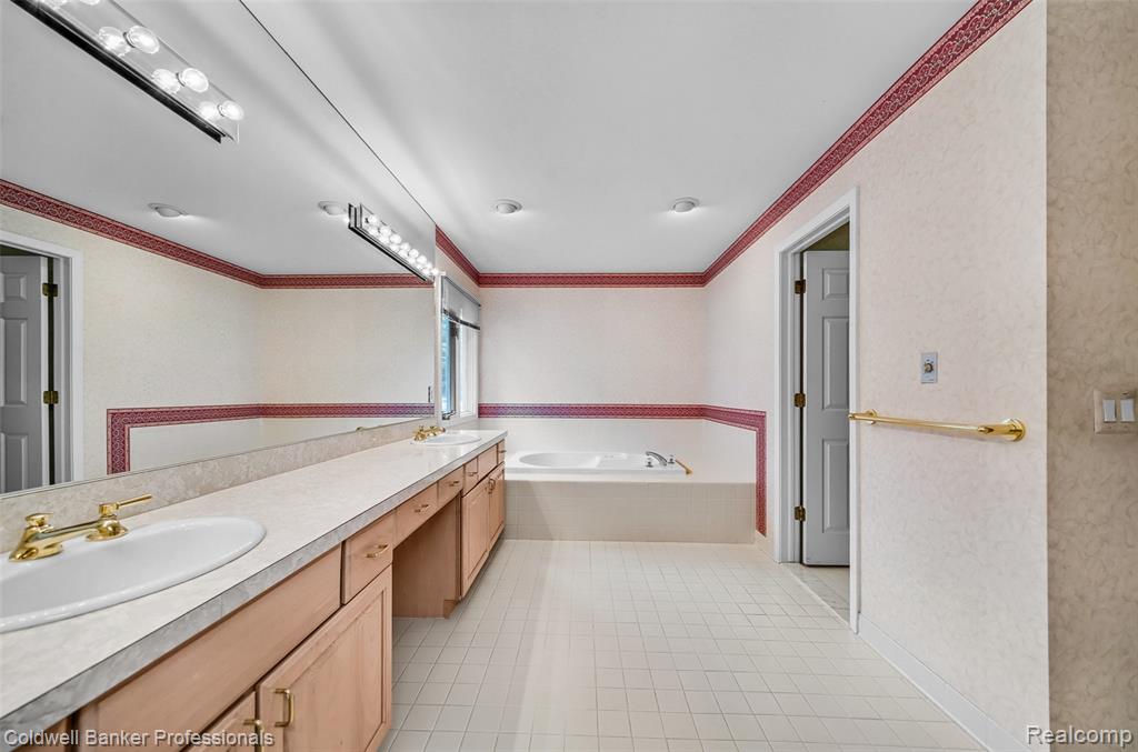 6560 Pleasant Lake Court, 11, West Bloomfield, MI — Photo 28