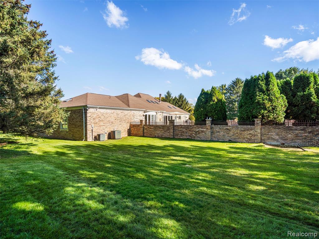 4227 Newcastle Drive, Clarkston, MI 48348 — Photo 70
